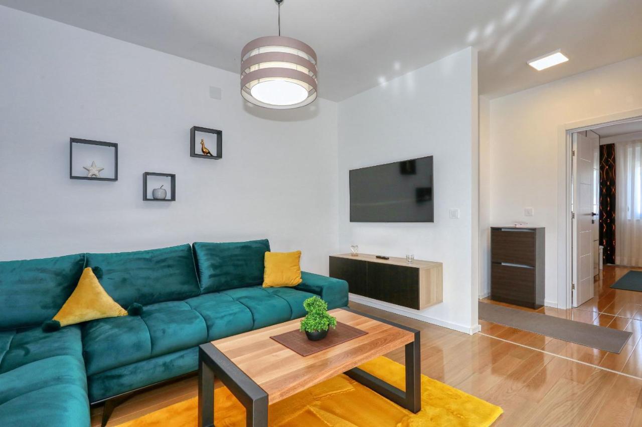 Luxury Apartments Hills Вир Екстериор снимка